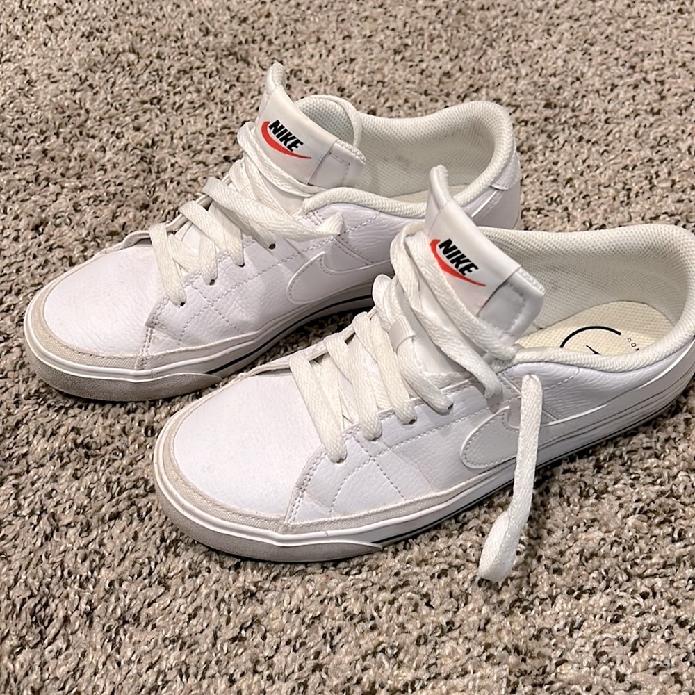 Nike Court size 8 Women’s~ WHITE
